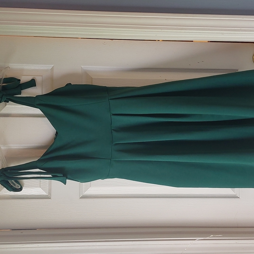 Adorable emerald green dress